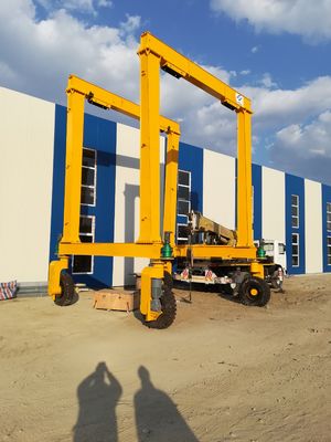 Q235B دو پرتو کانتینر جرثقیل دروازه ای سنگین 60 تن برای بندر