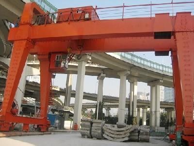 یارد باربری Q235 Q345 جرثقیل دروازه ای دو تیر 100 تن MG